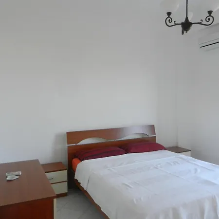 Leonardo Apartment